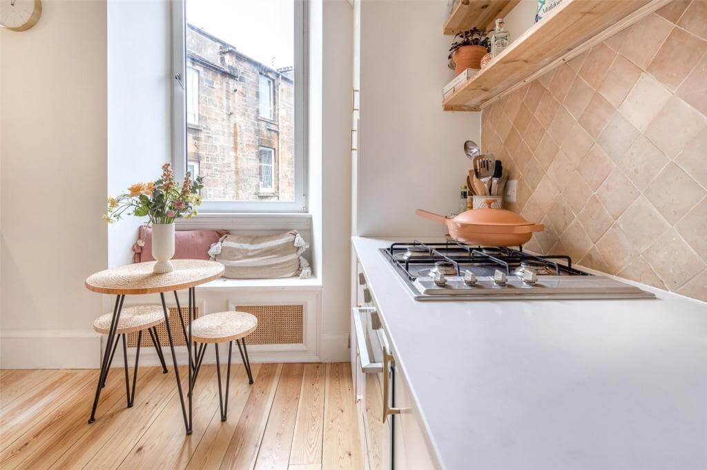 kitchen-earthy-wall-tiles-window-seat-kate-spiers-glasgow-flat-nordroom