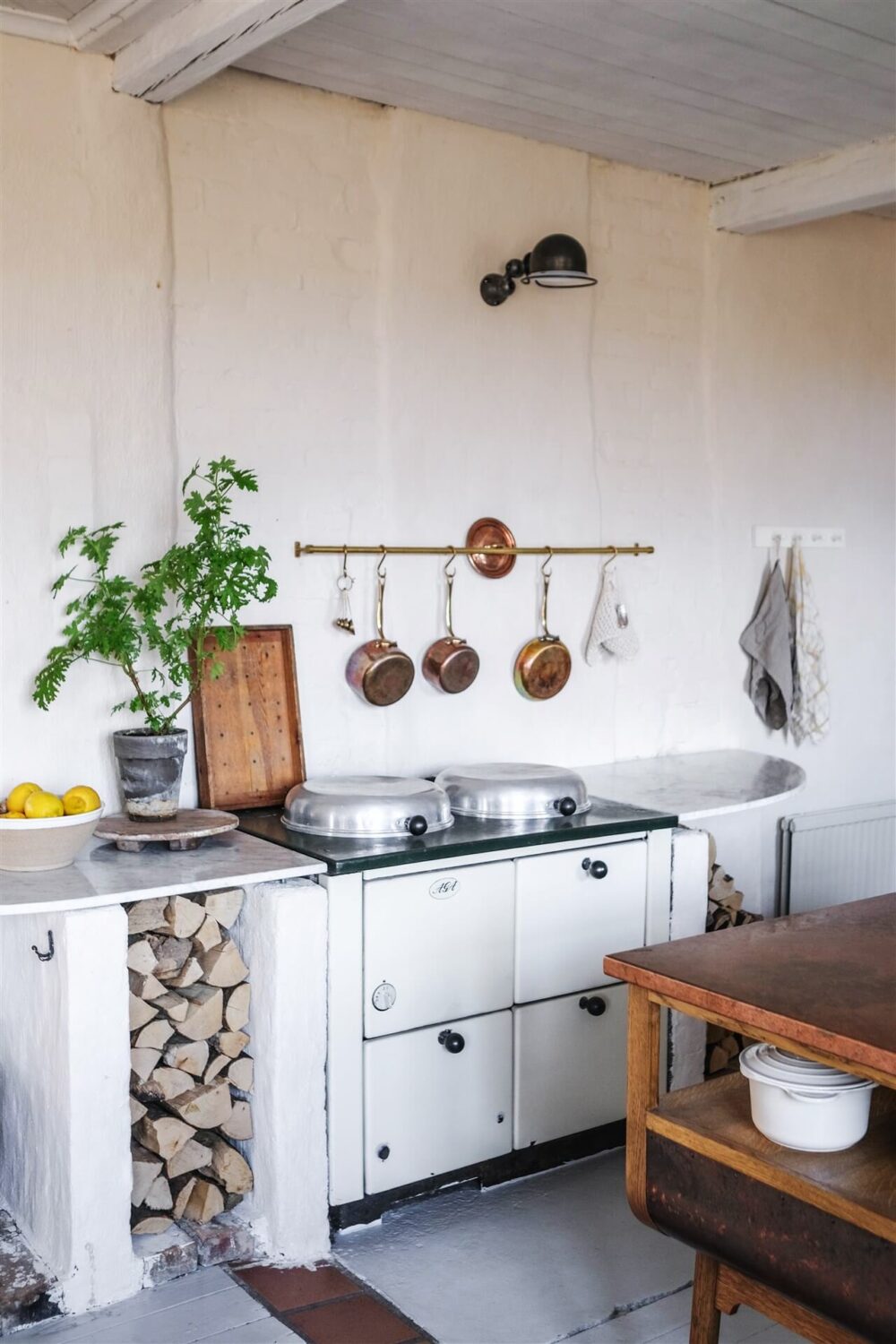 kitchen-stove-country-home-sweden-nordroom