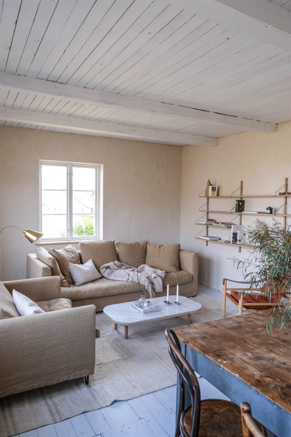 light-natural-living-room-country-home-sweden-nordroom