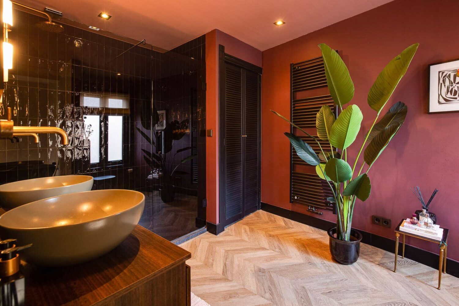master-en-suite-bathroom-black-tiles-terracotta-walls-nordroom