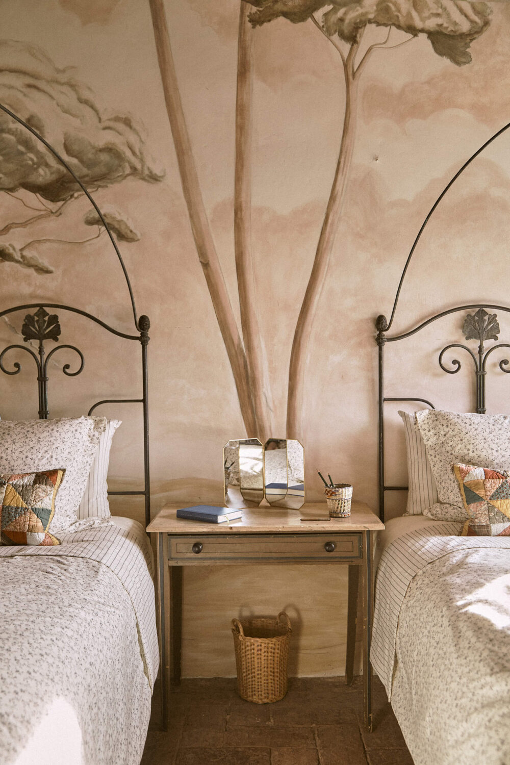 mediterranean-bedroom-wall-mural-tuscan-villa-zara-home-nordroom