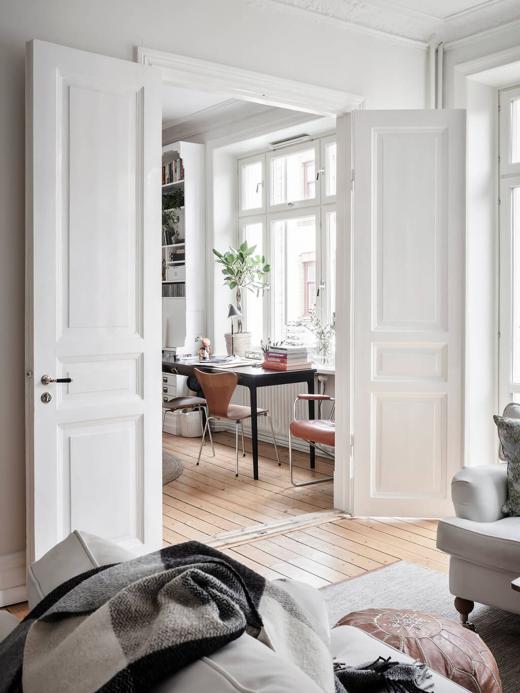 mirror-doors-home-office-nordic-home-nordroom