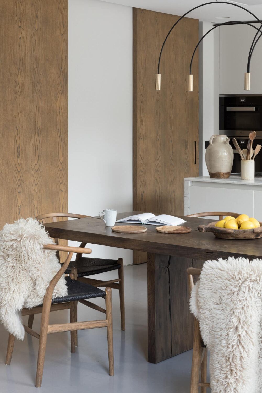 modern-kitchen-dining-table-wishbone-chair-victorian-home-london-nordroom