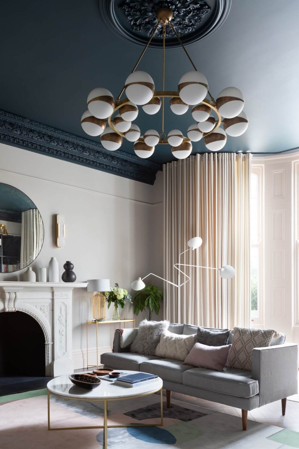 modern-sitting-room-moody-blue-painted-ceiling-victorian-home-london-frank-and-faber-nordroom