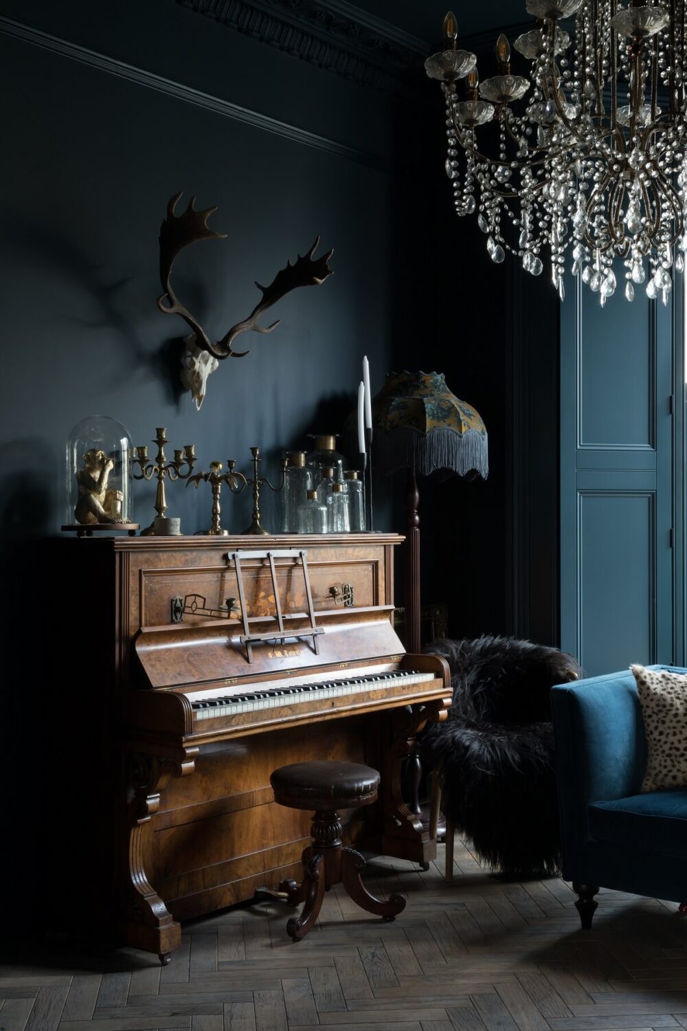 moody-dark-blue-sitting-room-antique-piano-victorian-home-london-nordroom