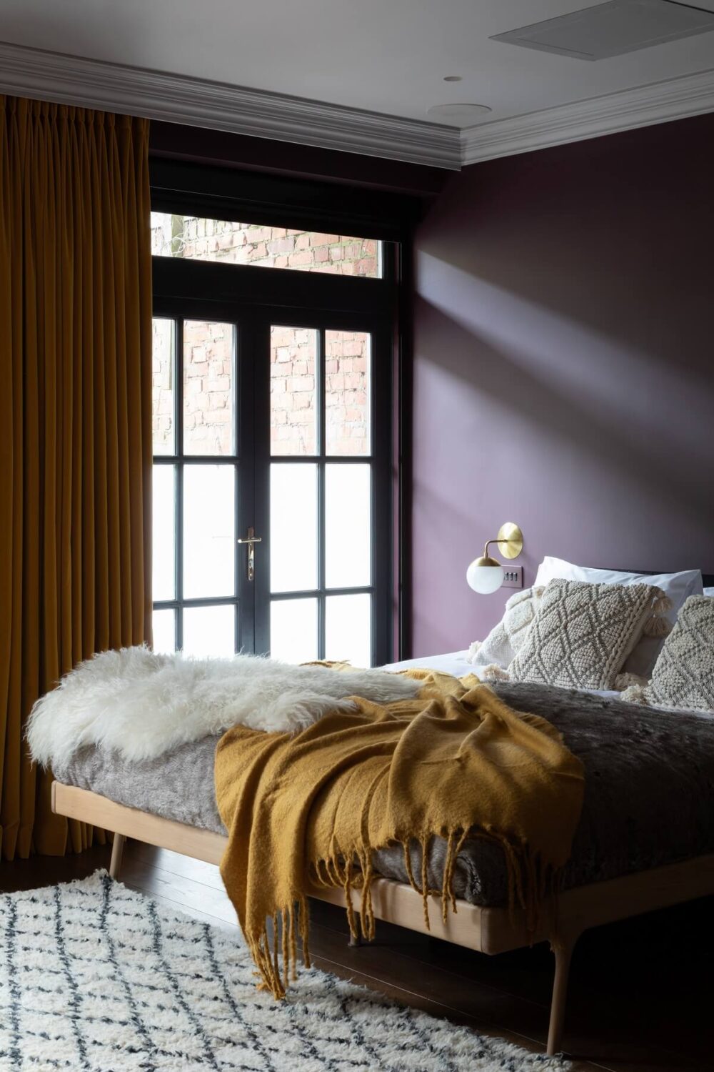 purple-bedroom-ochre-curtains-london-townhouse-victorian-frank-and-faber-nordroom