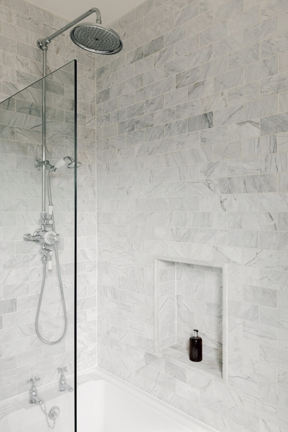 shower-carrara-marble-tiles-niche-nordroom