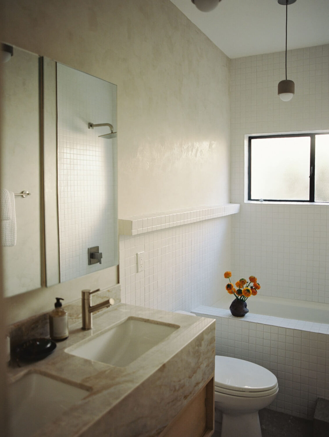small-light-bathroom-tub-nordorom