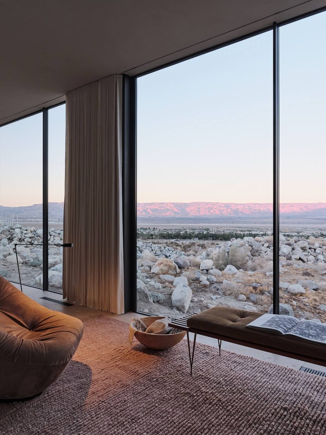 window-seat-rocky-landscape-palm-springs-nordroom