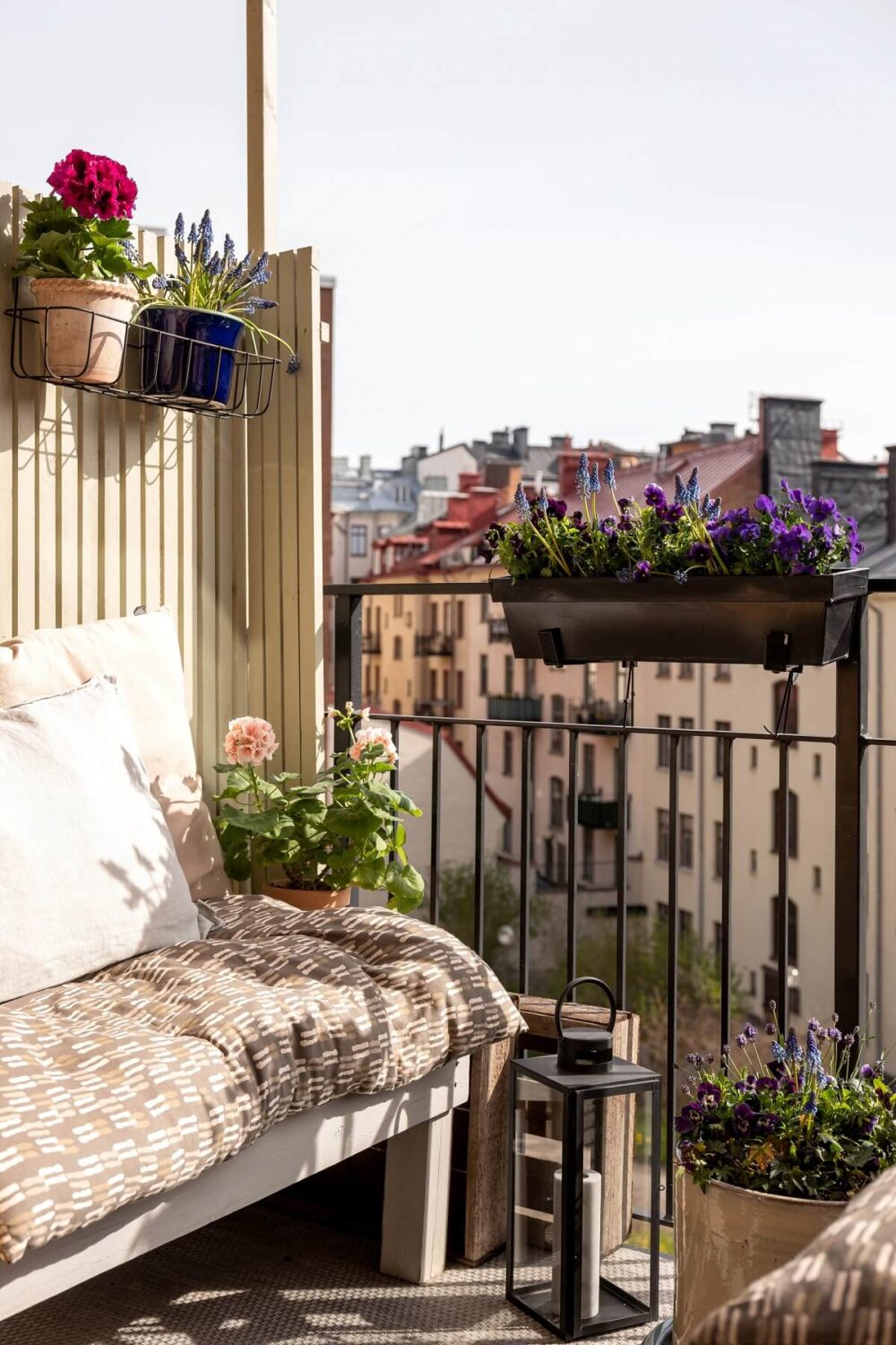 balcony-blue-pink-apartment-nordroom