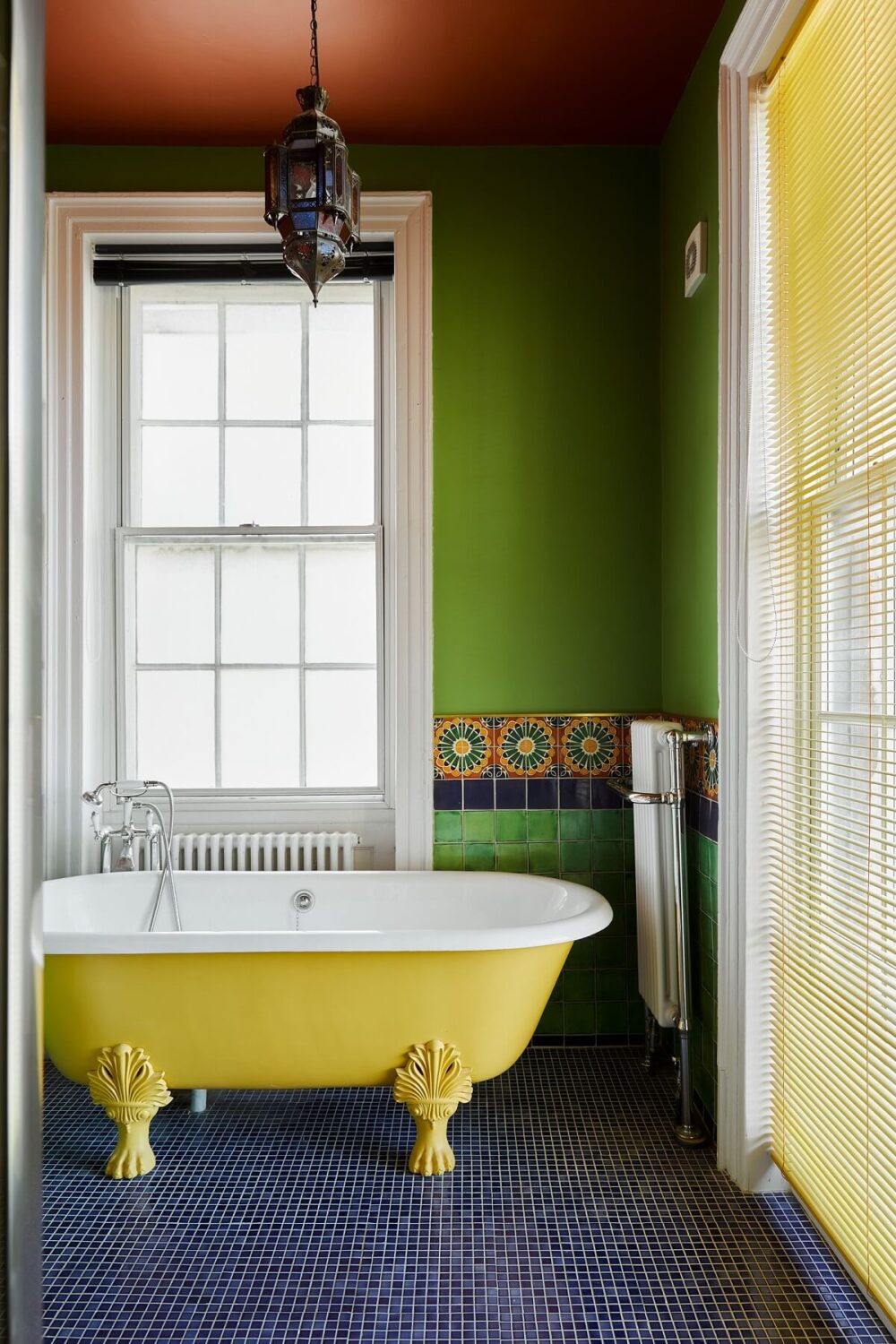 bathroom-green-walls-red-ceiling-yellow-clawfoot-bath-nordroom