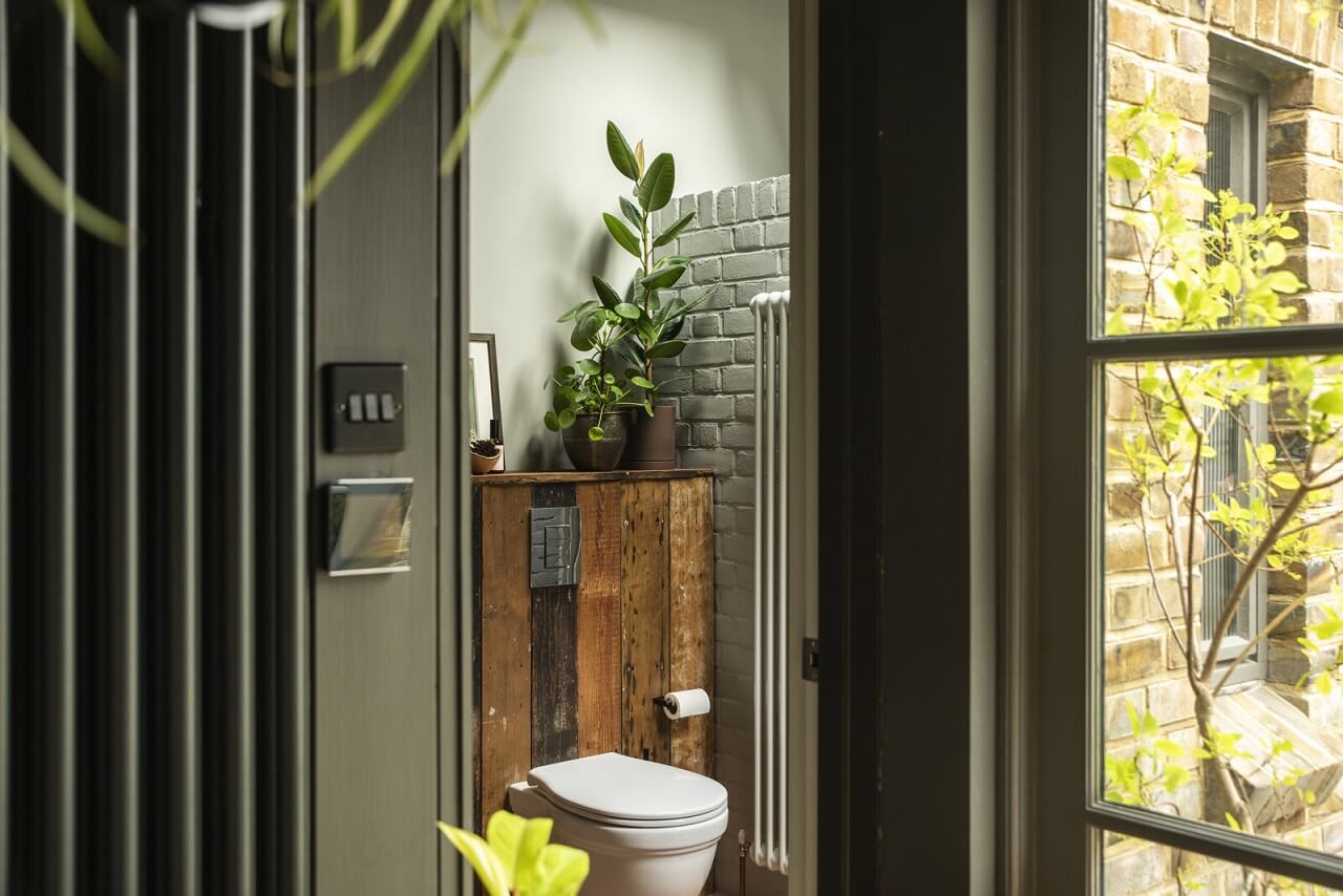 bathroom-reclaimed-wood-victorian-home-england-nordroom
