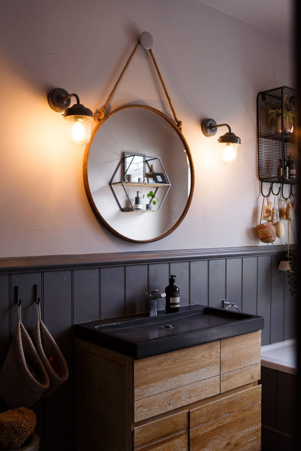 bathroom-round-mirror-black-sink-nordroom