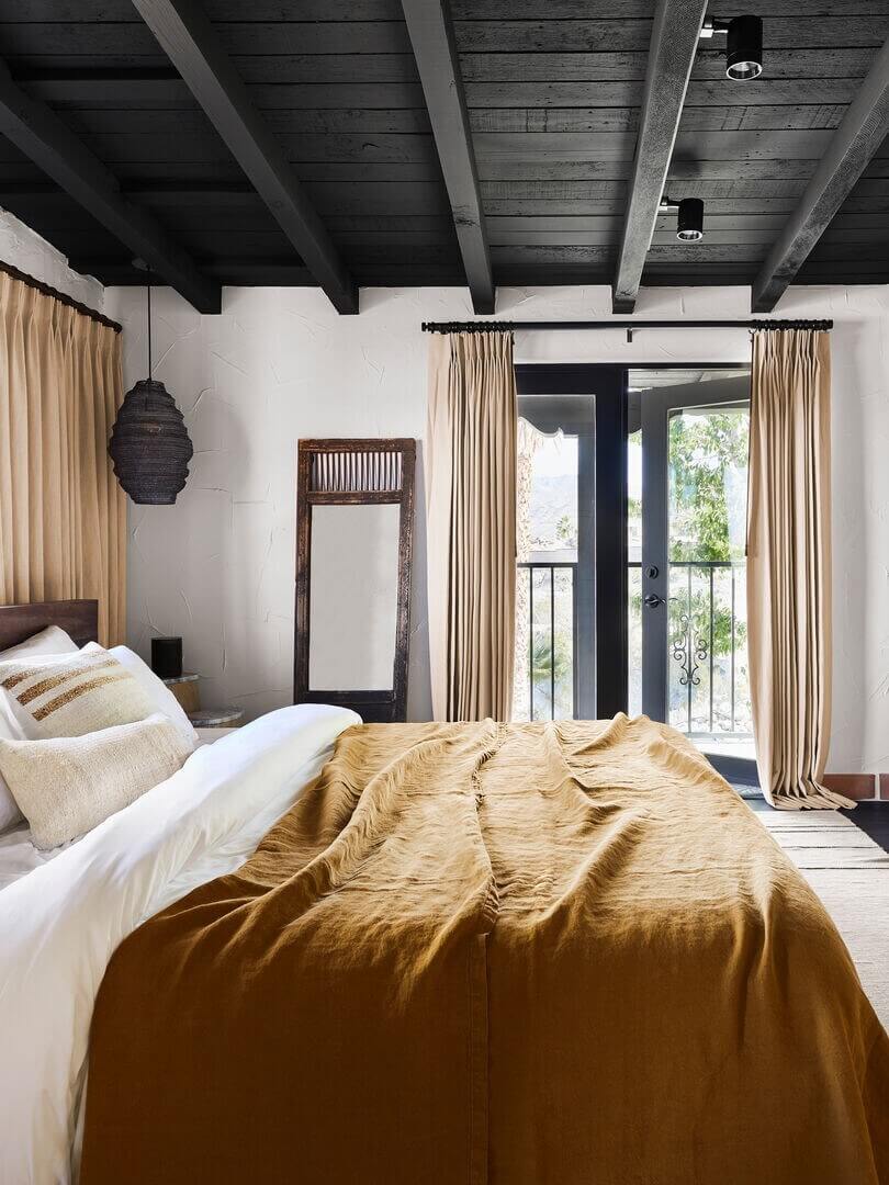 bedroom-black-painted-wooden-floor-nordroom