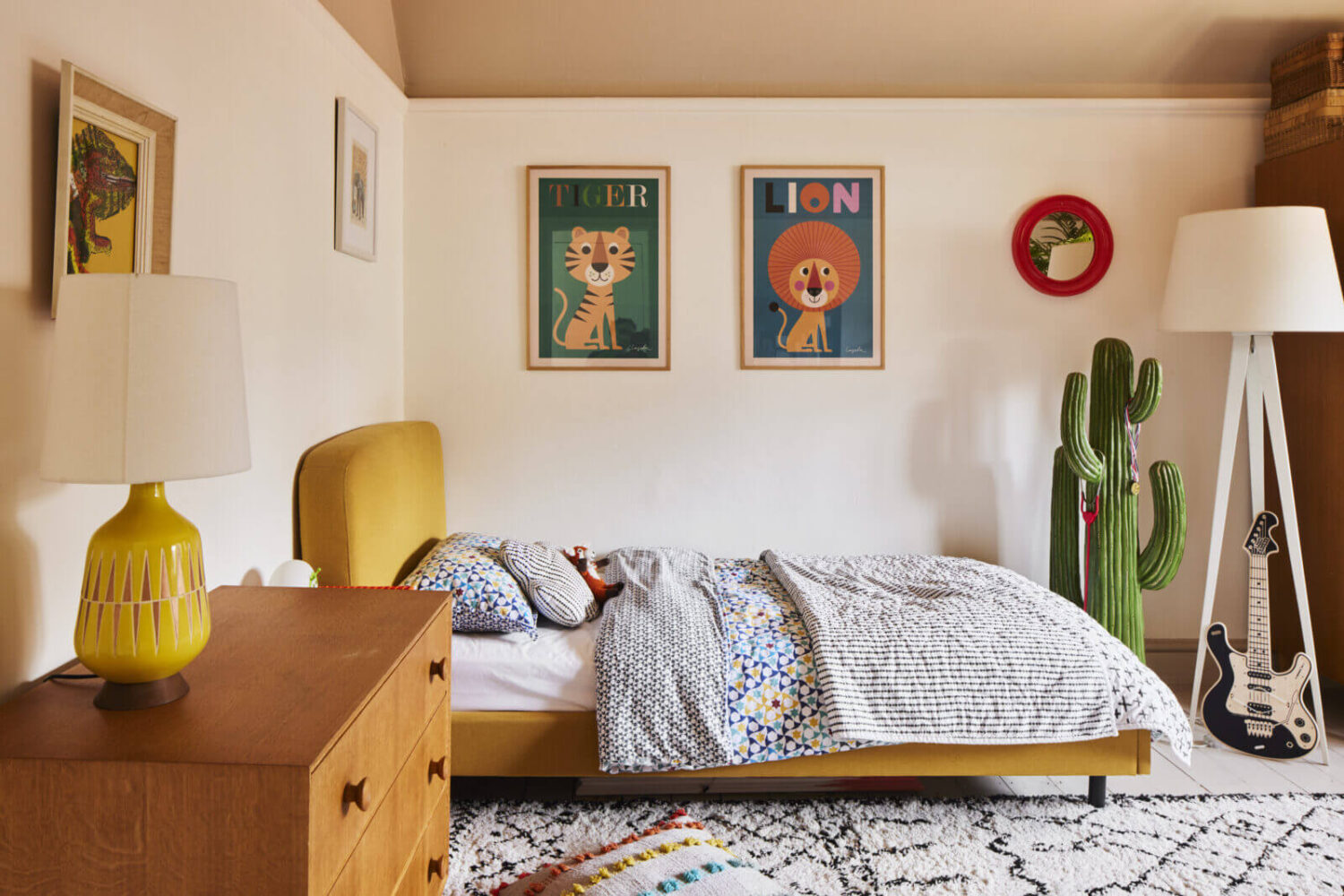 bedroom-yellow-bedframe-colorful-rug-nordroom