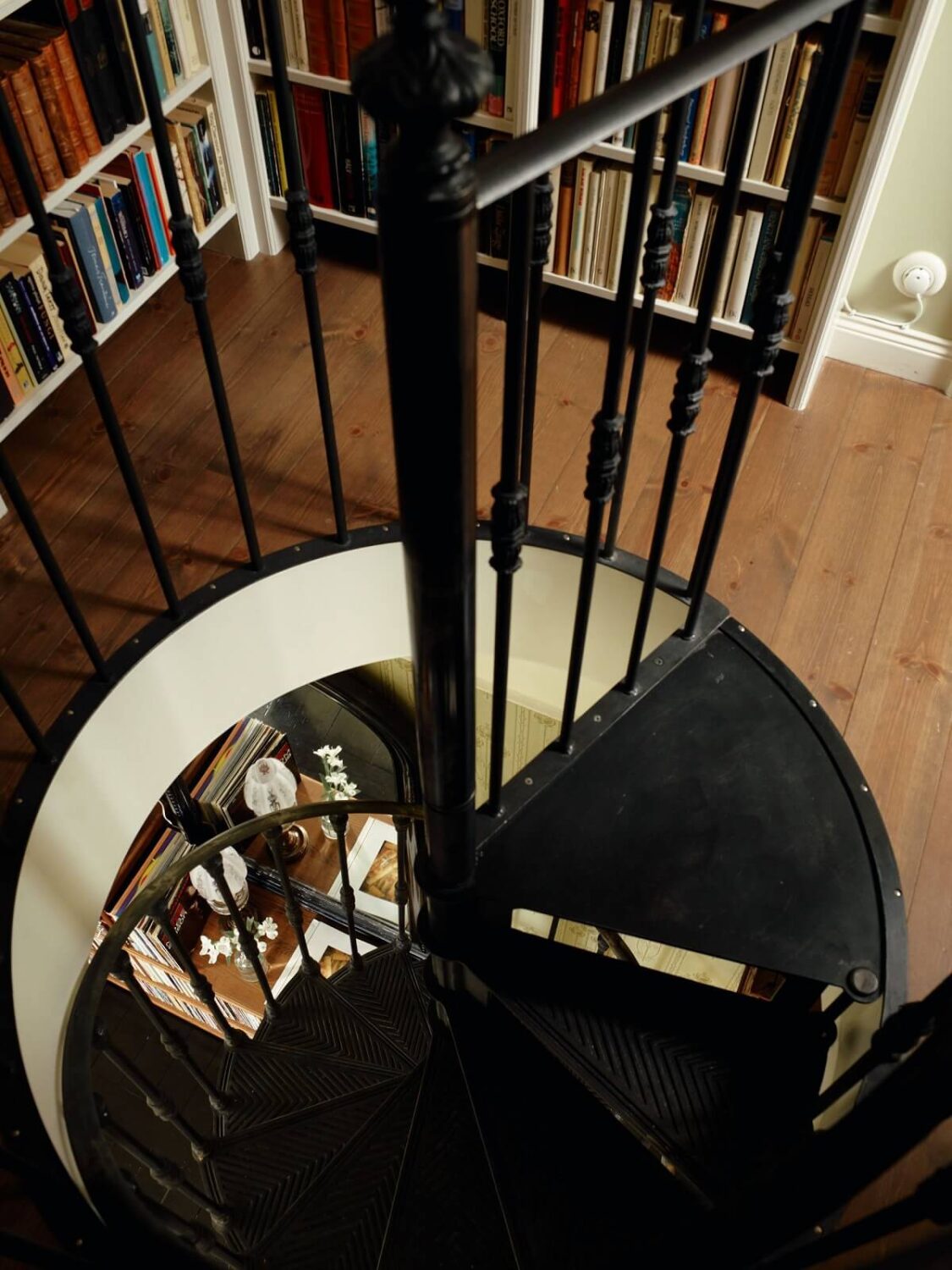 black-spiral-staircase-nordroom