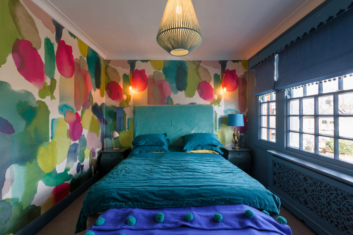 blue-green-bedroom-colorful-wallpaper-colorful-eclectic-home-nordroom