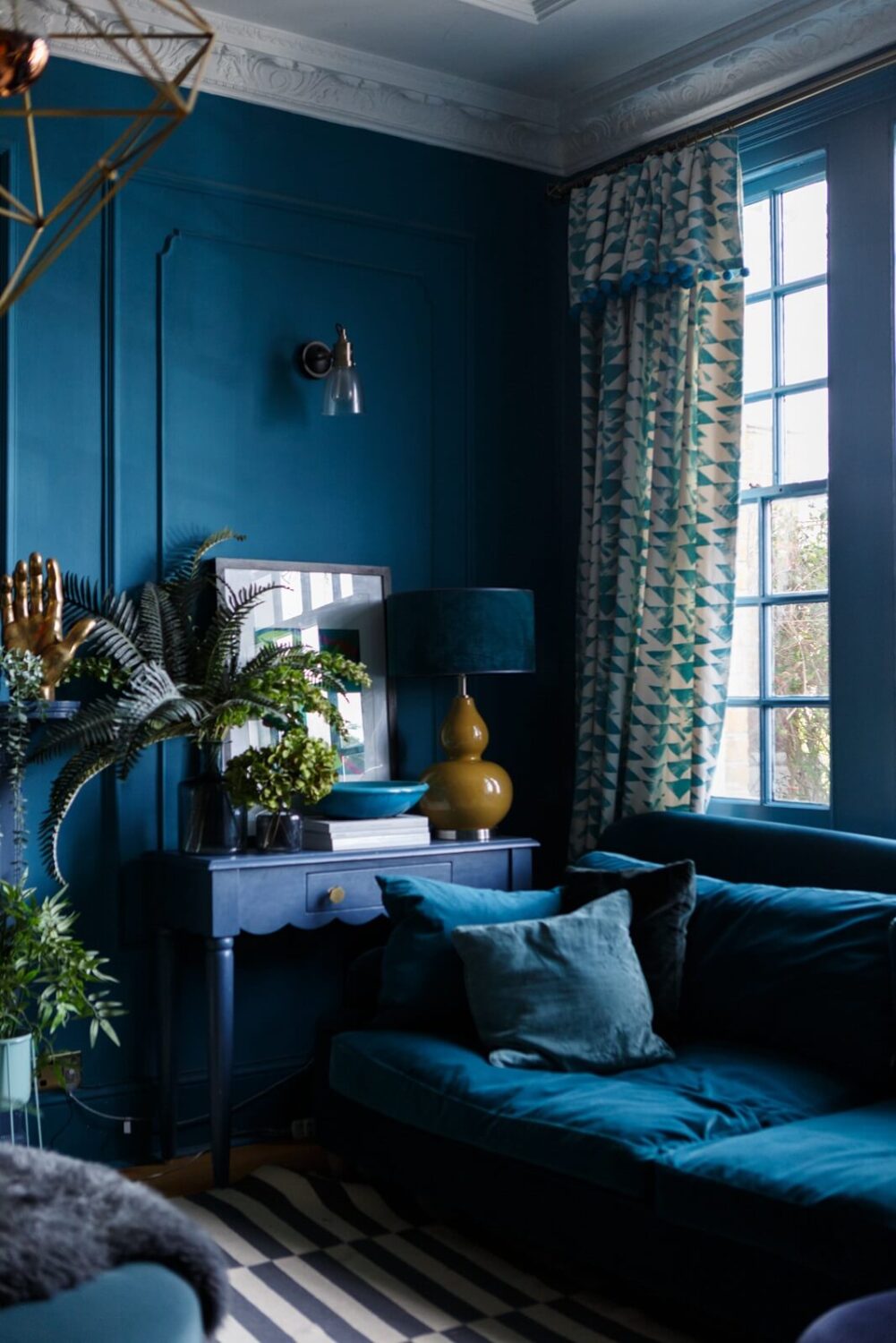 blue-sitting-room-maximalist-home-london-nordroom