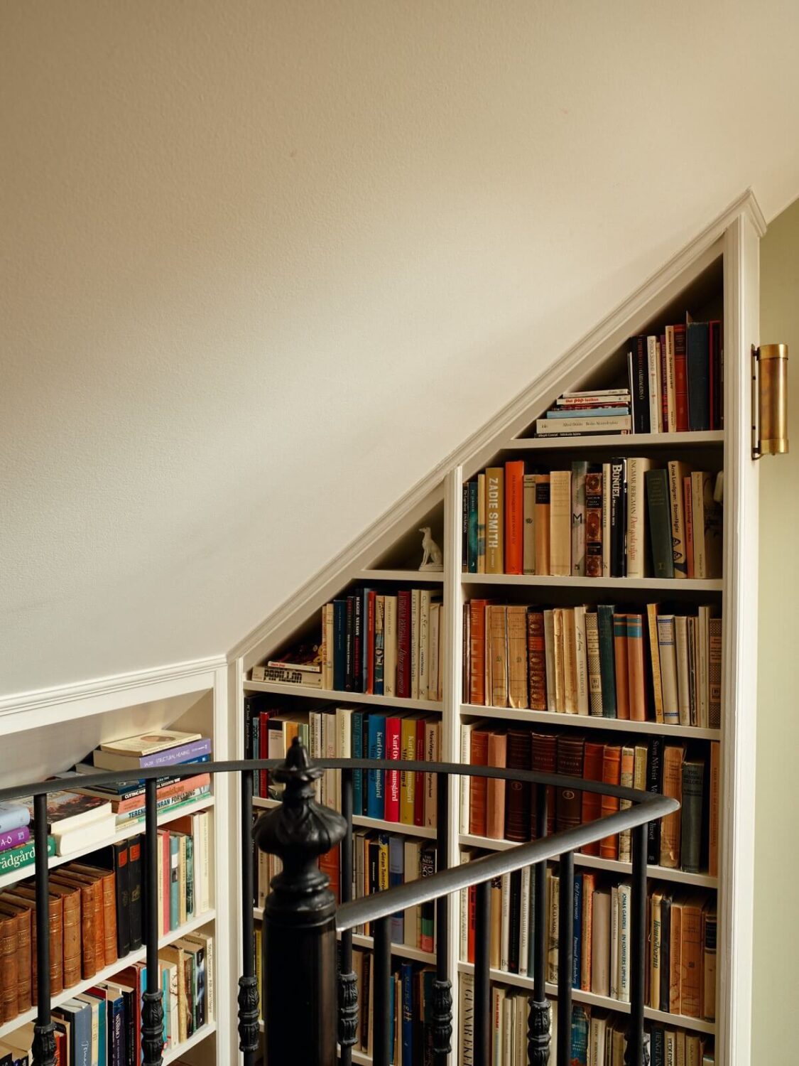 bookshelves-under-slanted-ceiling-nordroom