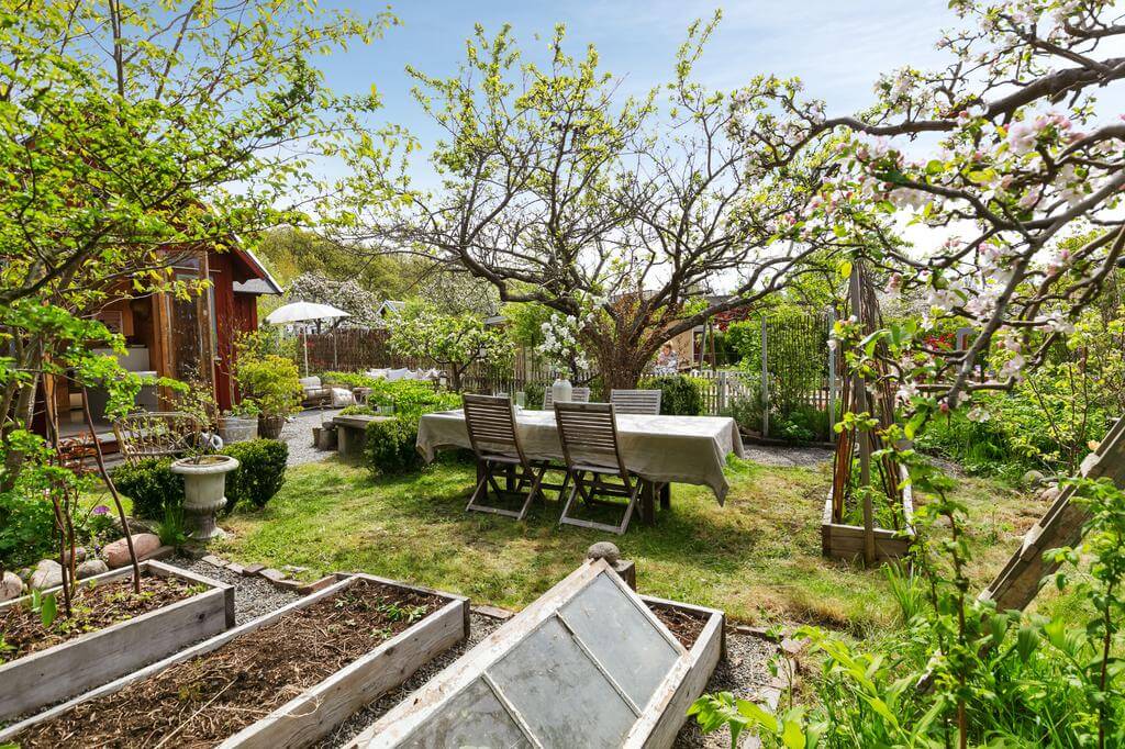 cottage garden red swedish small home nordroom A Red Wooden Cottage on a Swedish Allotment