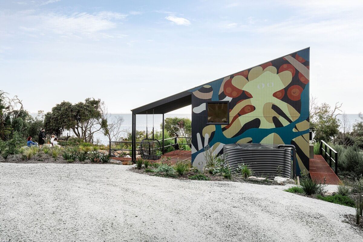 exterior-mural-tiny-house-airbnb-australia-nordroom