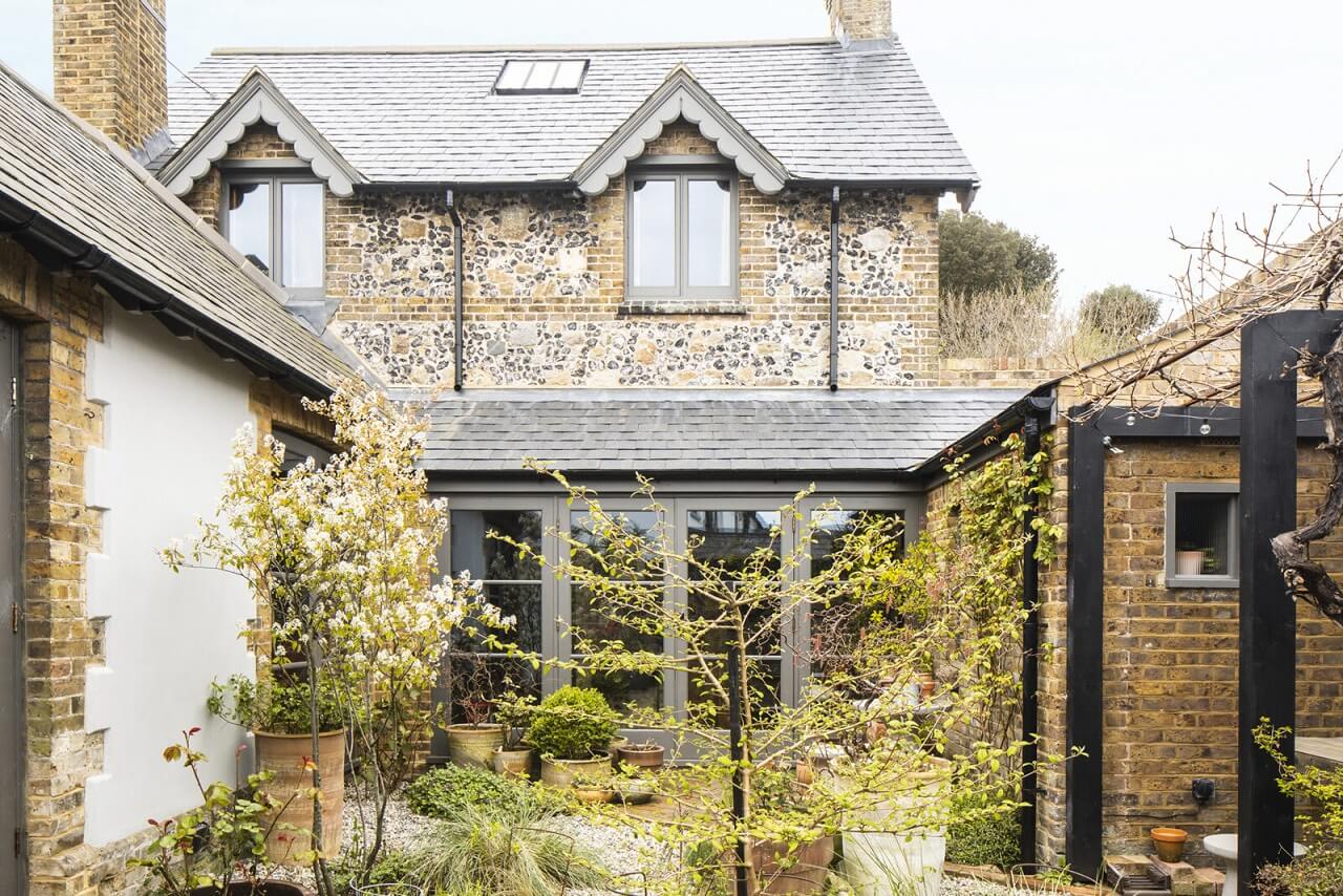 garden-exterior-victorian-house-england-nordroo