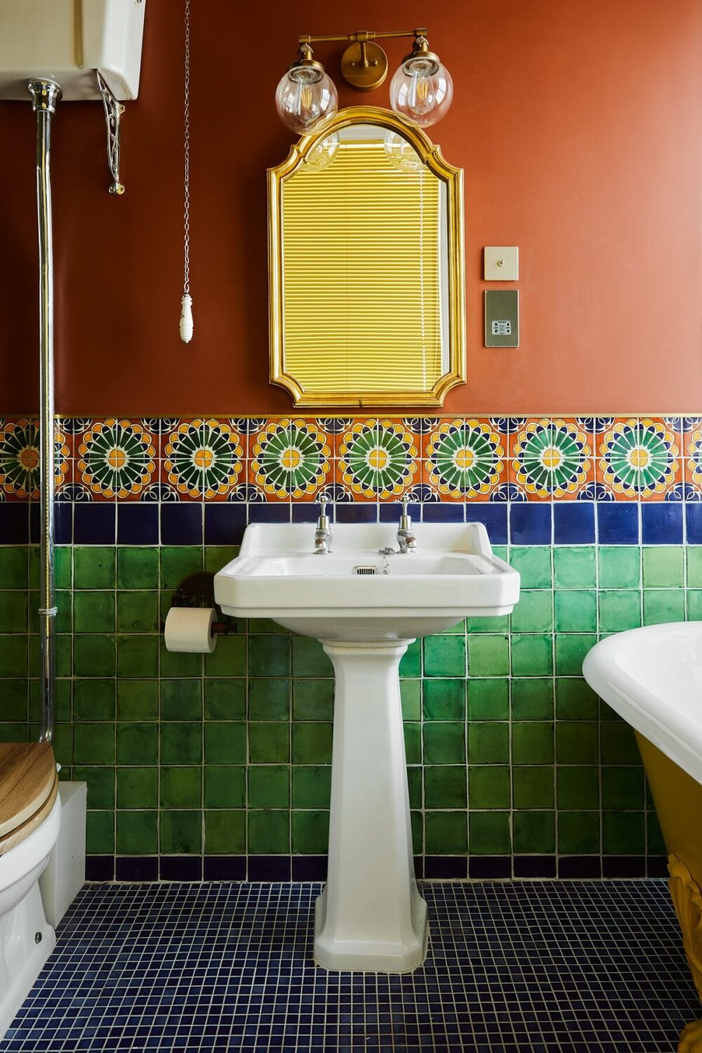 green-red-blue-bathroom-nordroom