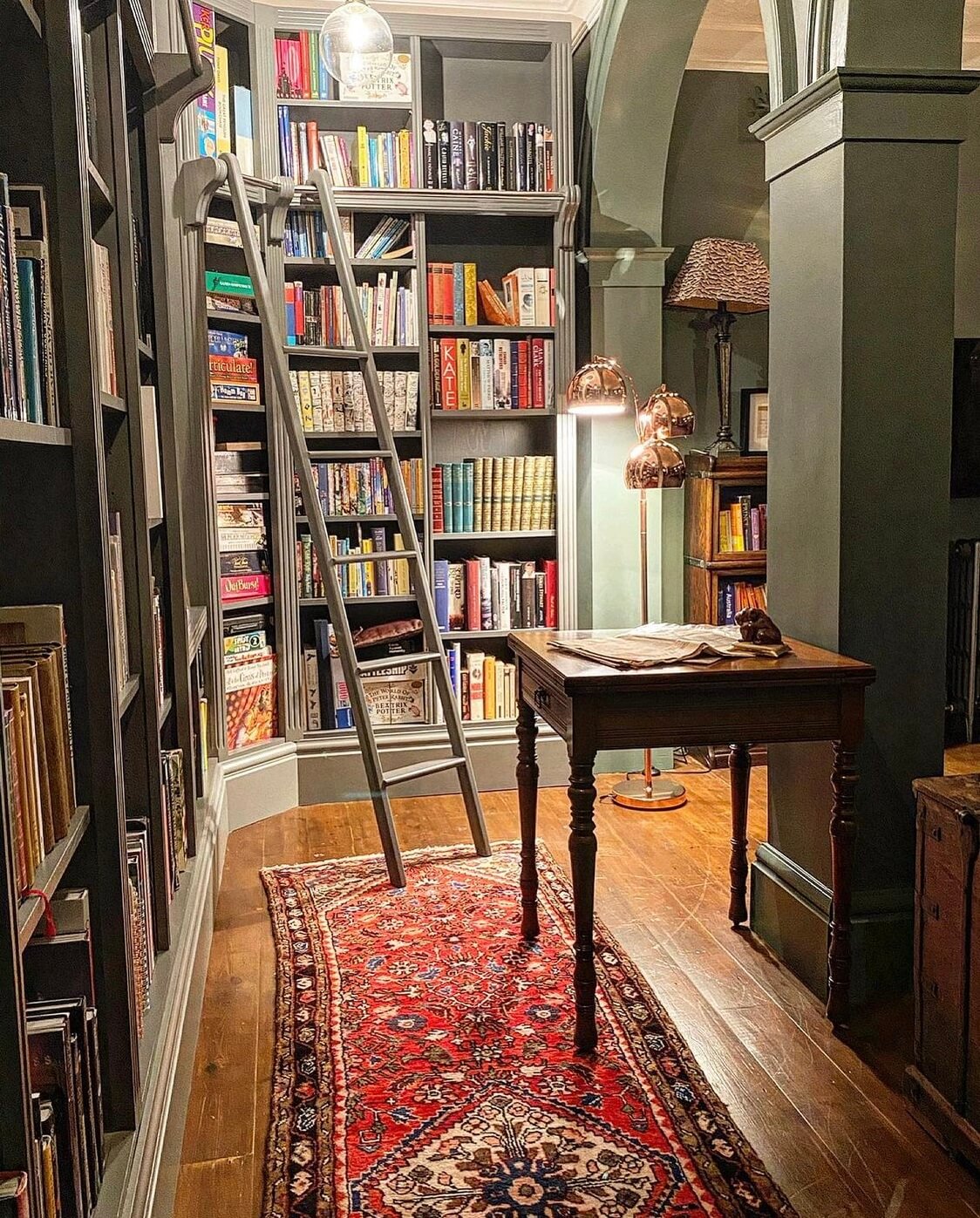 home-library-vintage-rug-bookshelves-living-room-nordroom