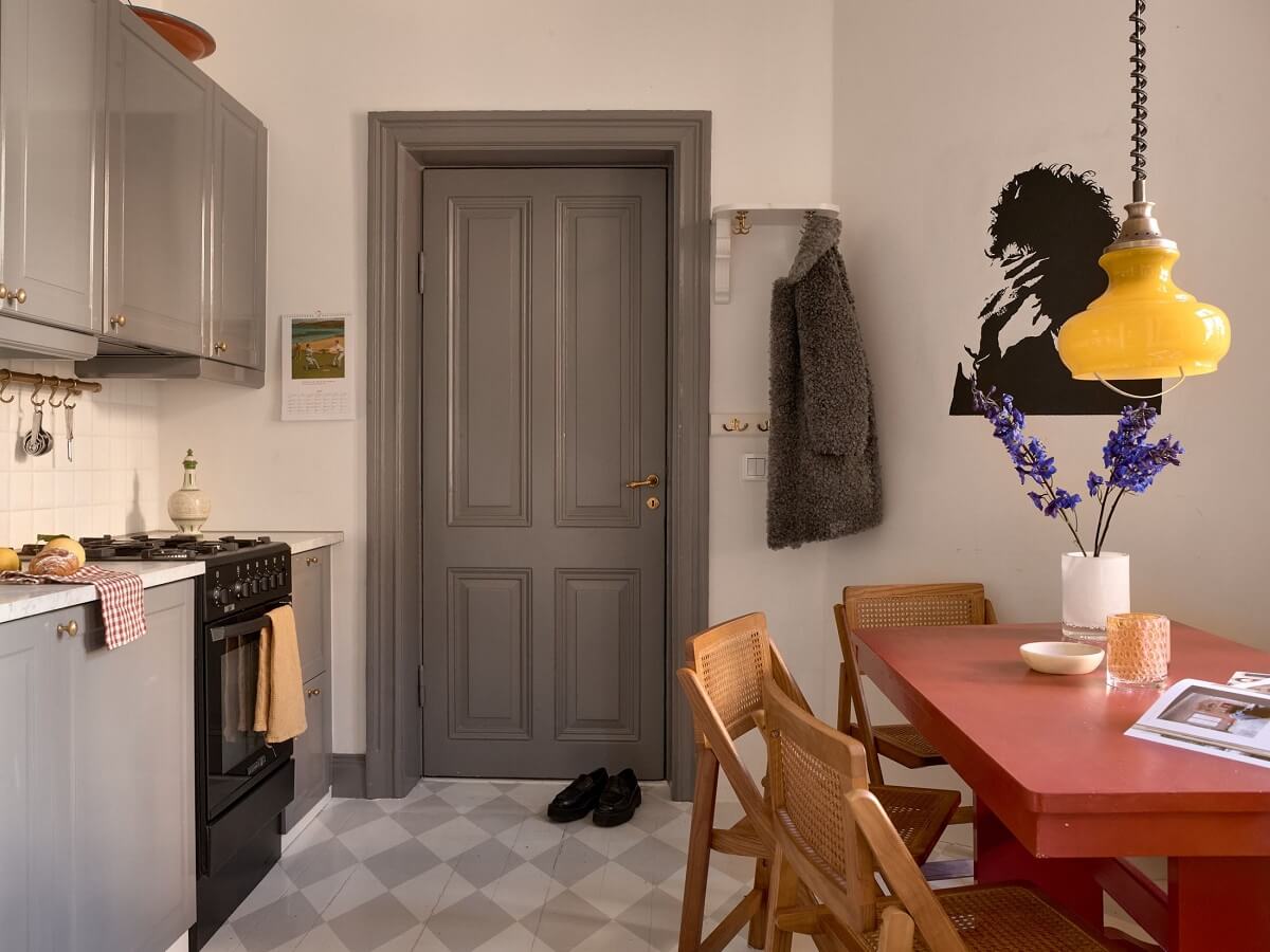 kitchen-light-gray-white-checkerboard-floor-red-table-nordroom