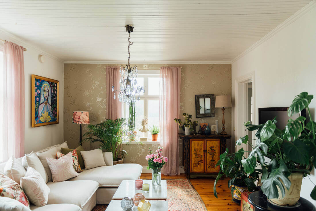living-room-plants-wallpaper-vintage-boho-home-nordroom