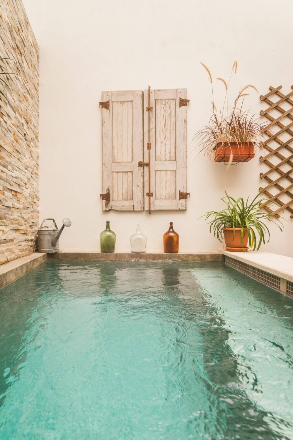 patio-small-swimming-pool-airbnb-portugal-nordroom