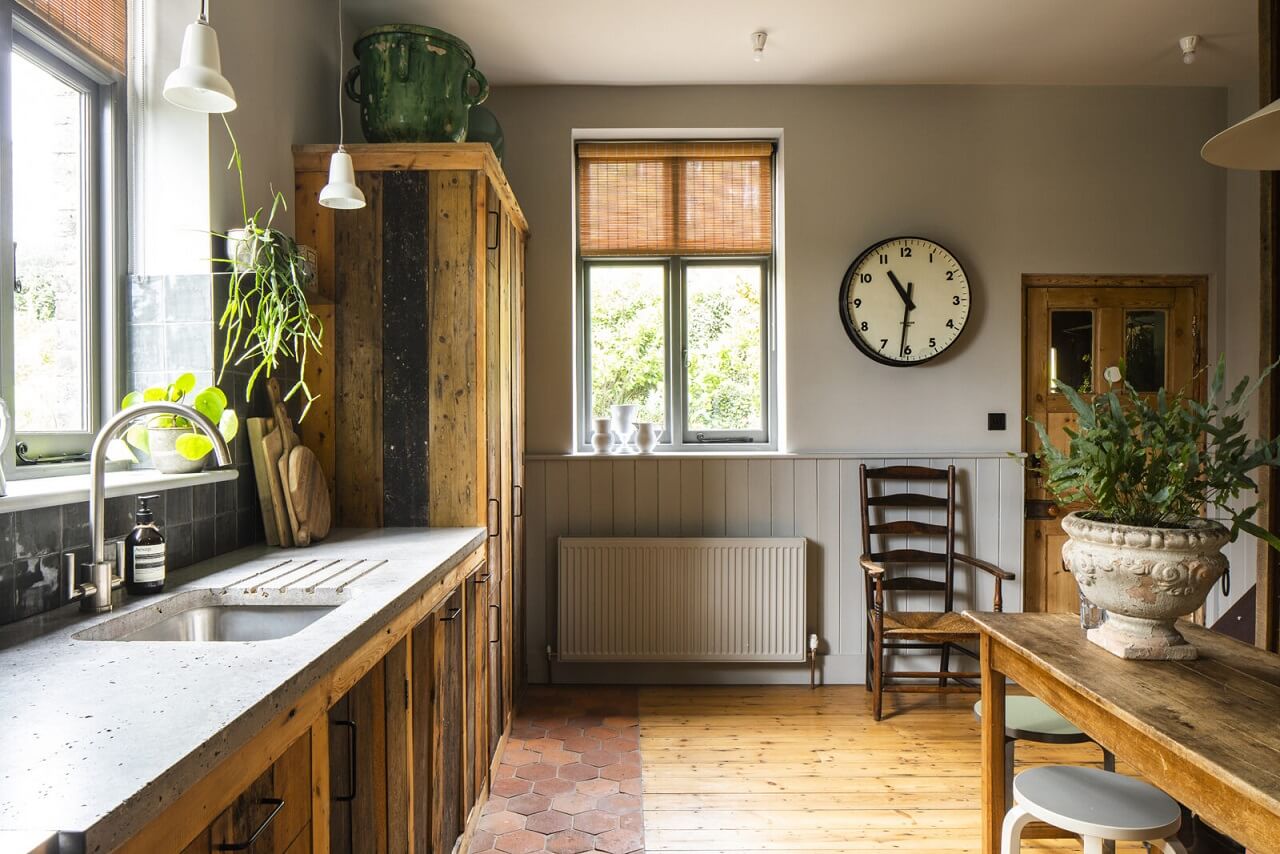 rustic-country-kitchen-terracotta-floor-tiles-nordroom