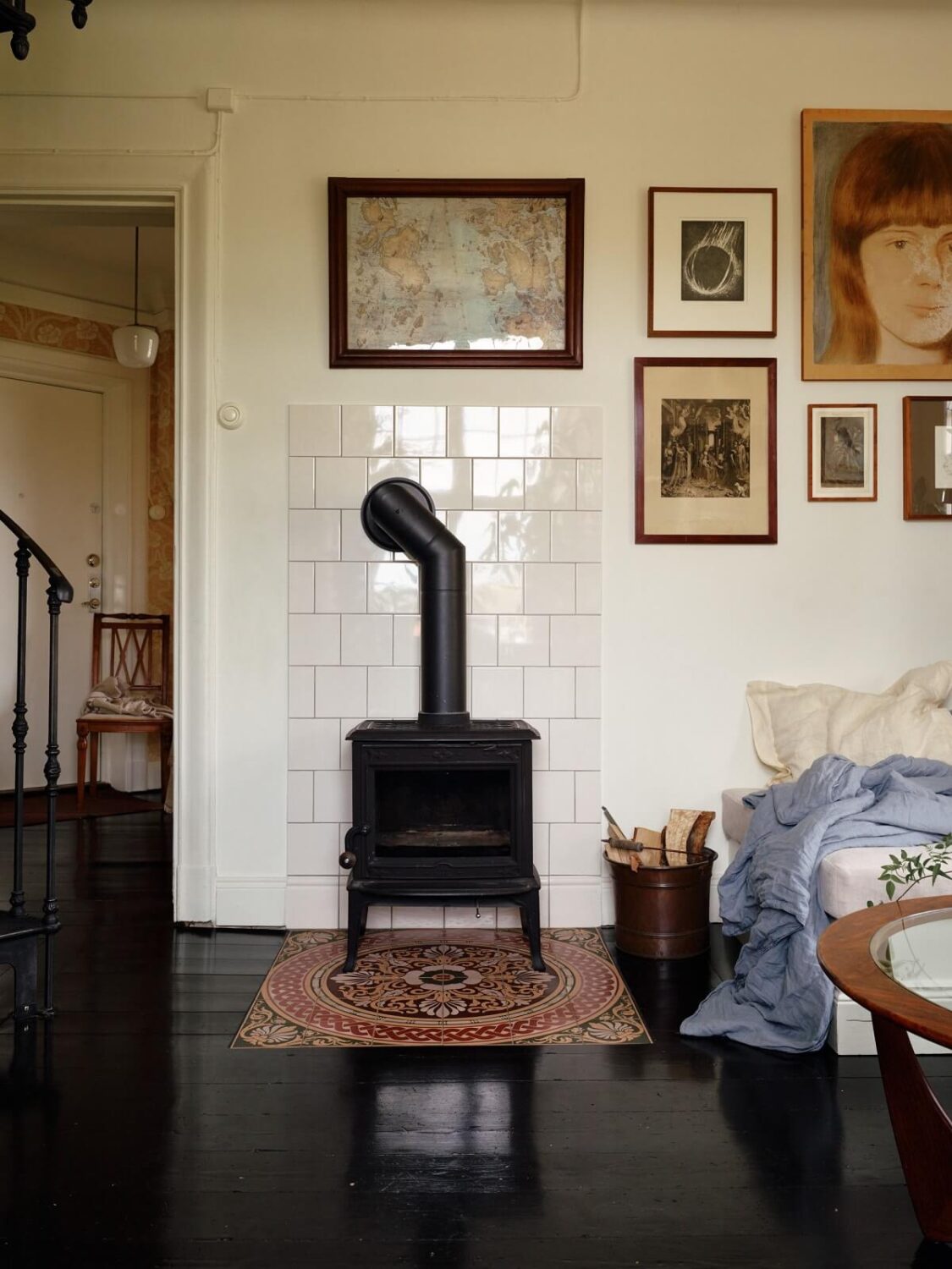 sitting-room-cast-iron-stove-black-floorboards-nordroom