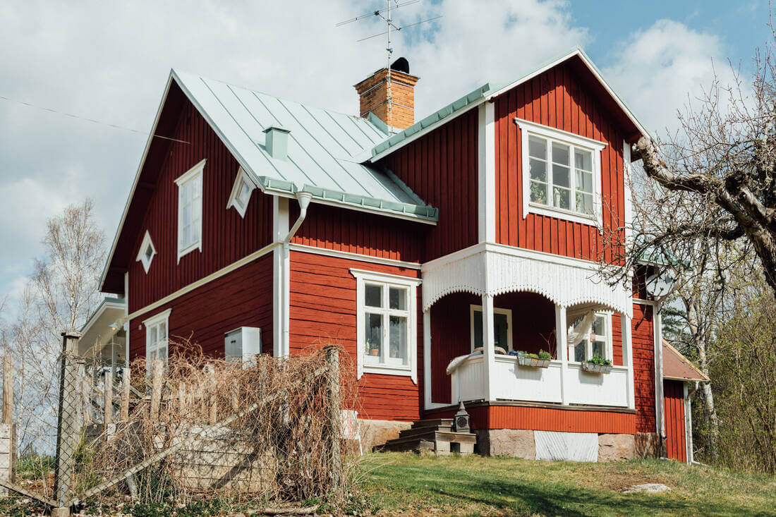 traditional-red-wooden-country-house-sweden-nordroom