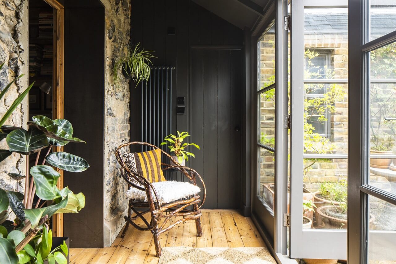 warm-wooden-floor-victorian-country-home-nordroom