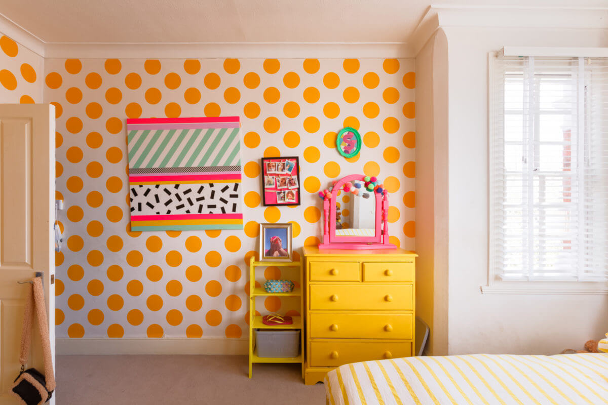 yellow-kids-bedroom-polkadot-wallpaper-nordroom (2)