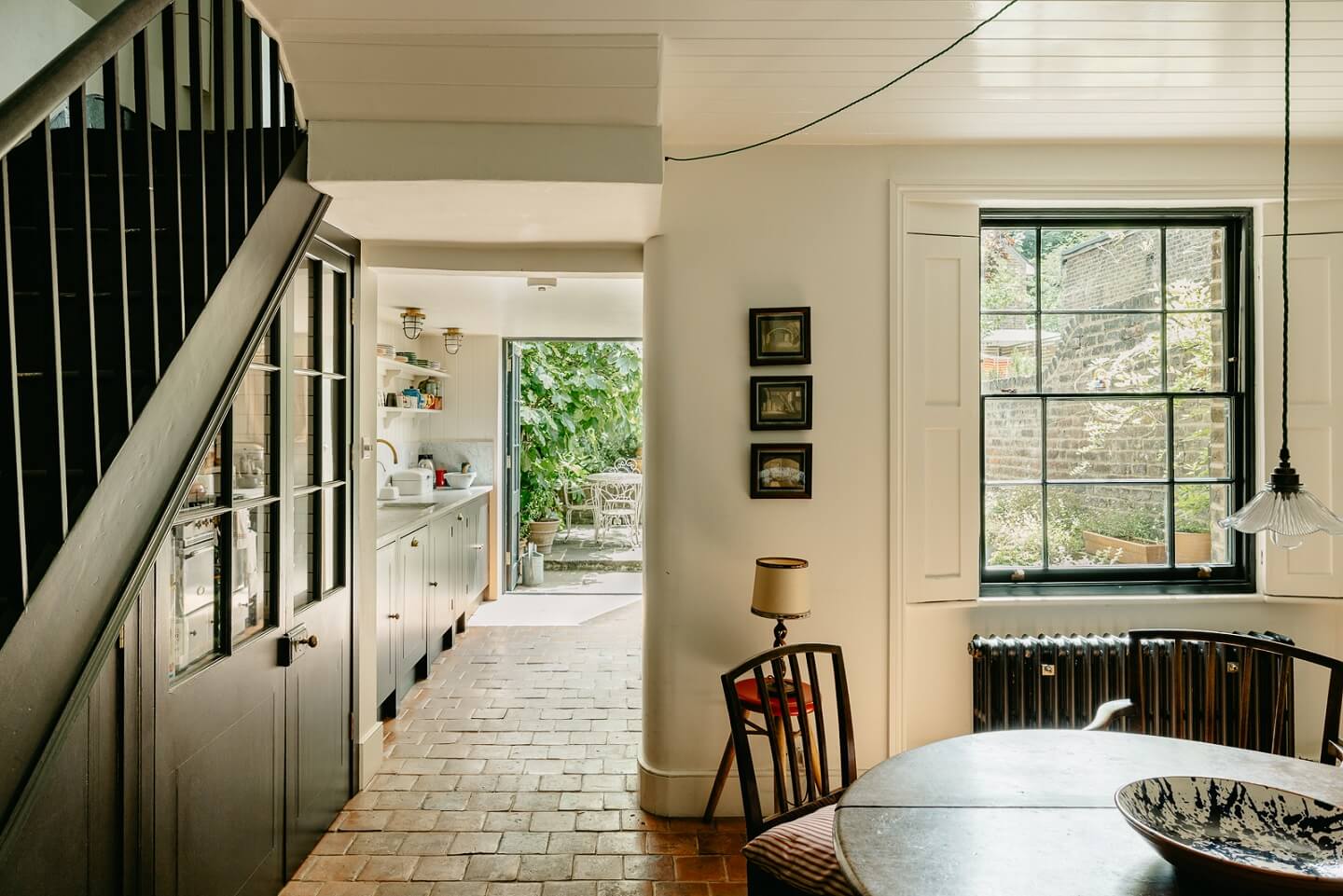 basement-kitchen-dining-room-cottage-style-terracotta-floor-nordroom