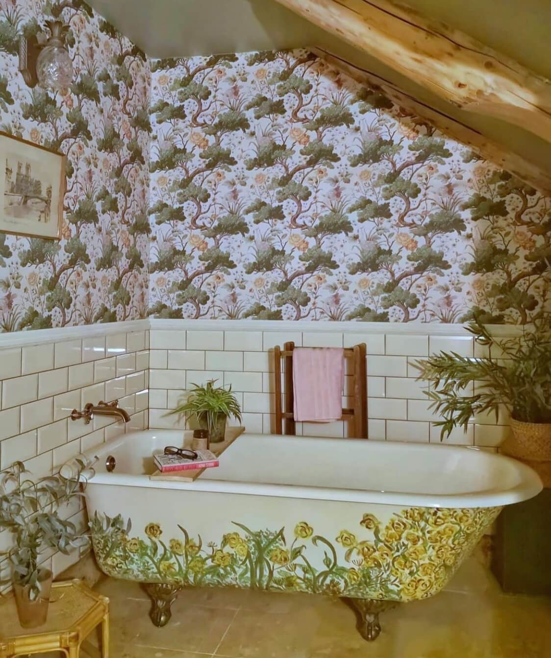 bathroom-floral-bath-wallpaper-sloped-ceiling-exposed-beams-nordroom