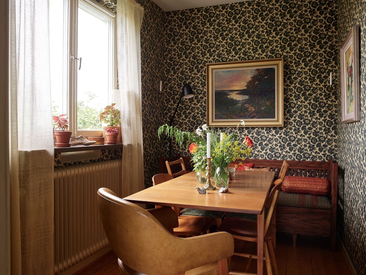 dining-room-bench-table-wallpaper-nordroom