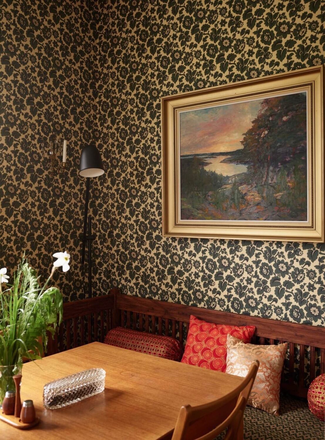 dining-room-wallpaper-bench-nordroom