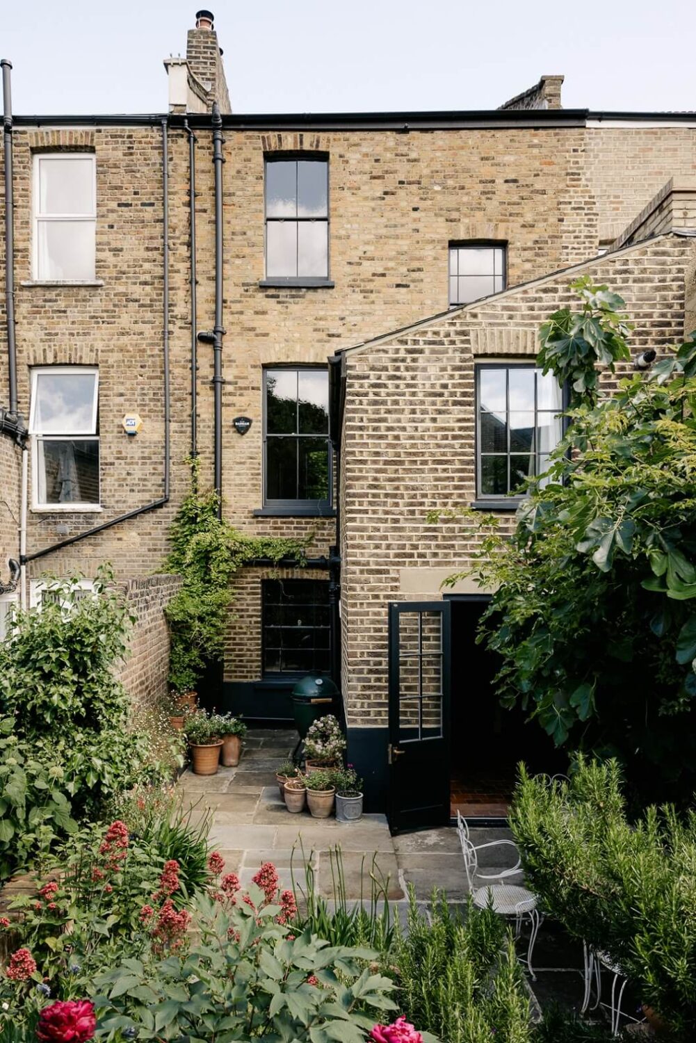 exterior-garden-victorian-terrace-house-london-nordroom