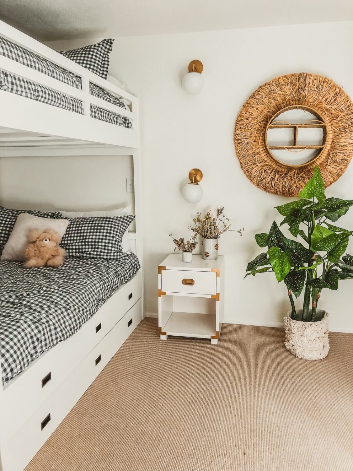 kids-room-bunk-beds-beige-carpet-nordroom