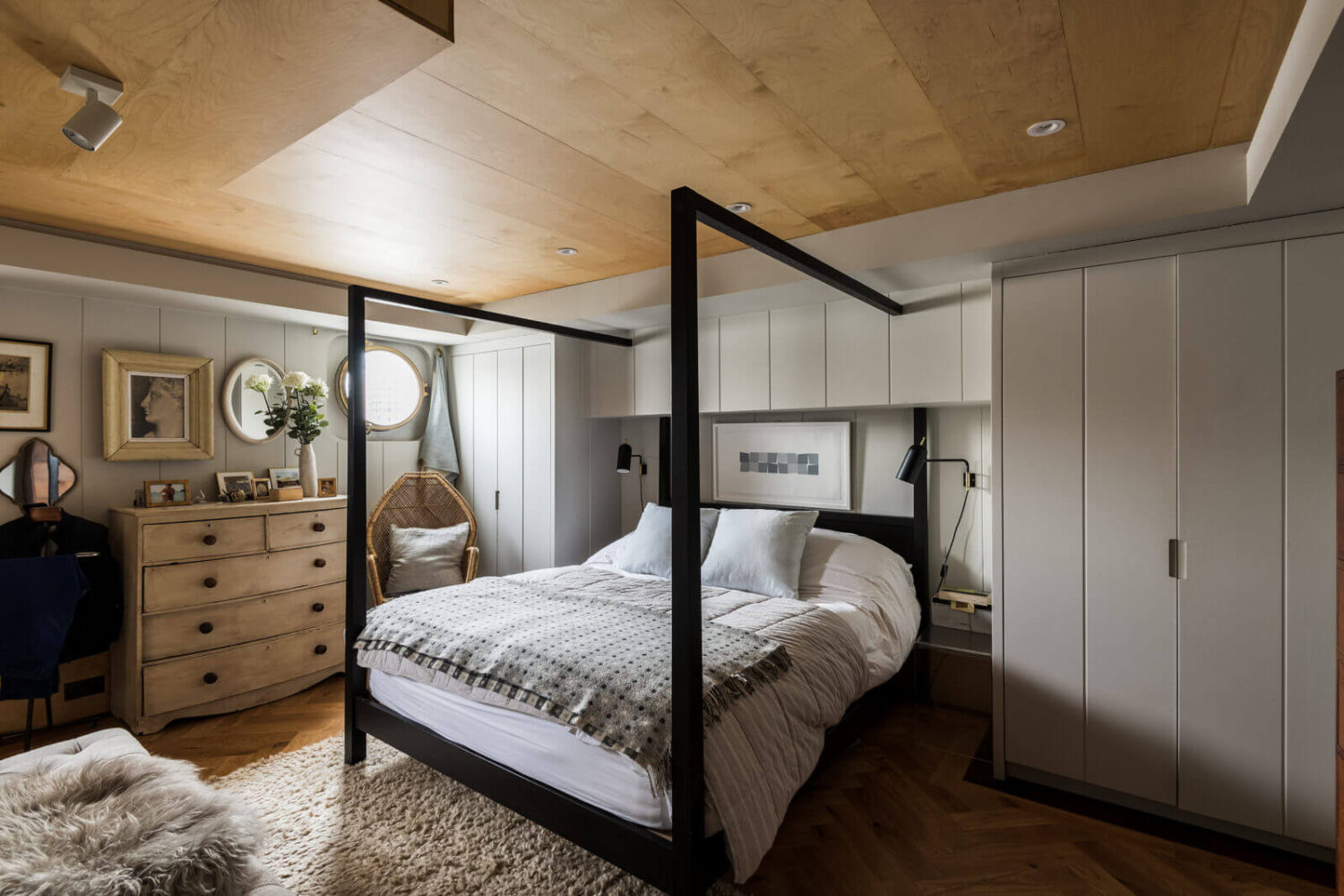 light-gray-bedroom-canopy-bed-round-window-houseboat-london-nordroom