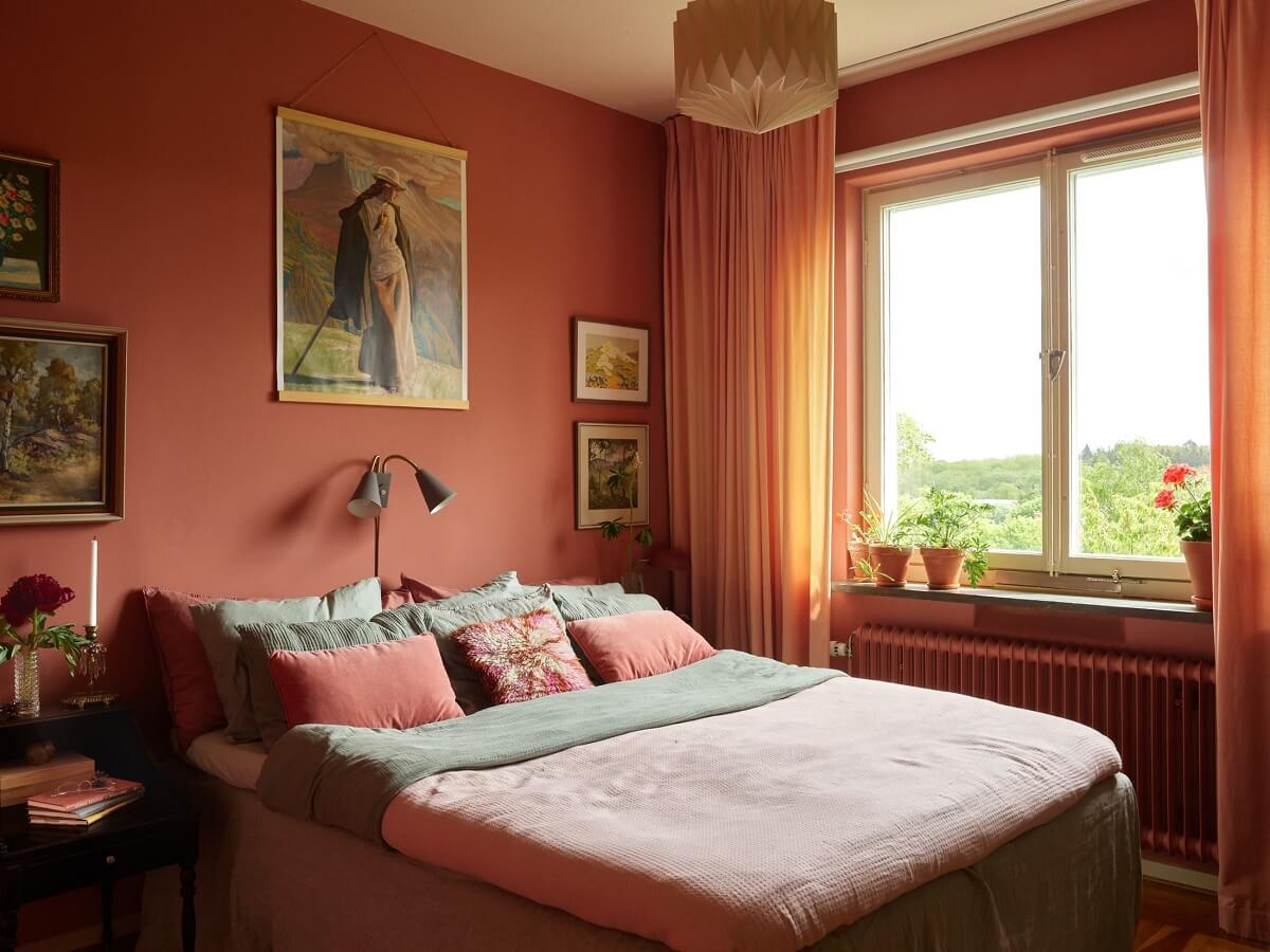 pinkbedroom vintage art Midcentury Furniture in a Pink and Green Home