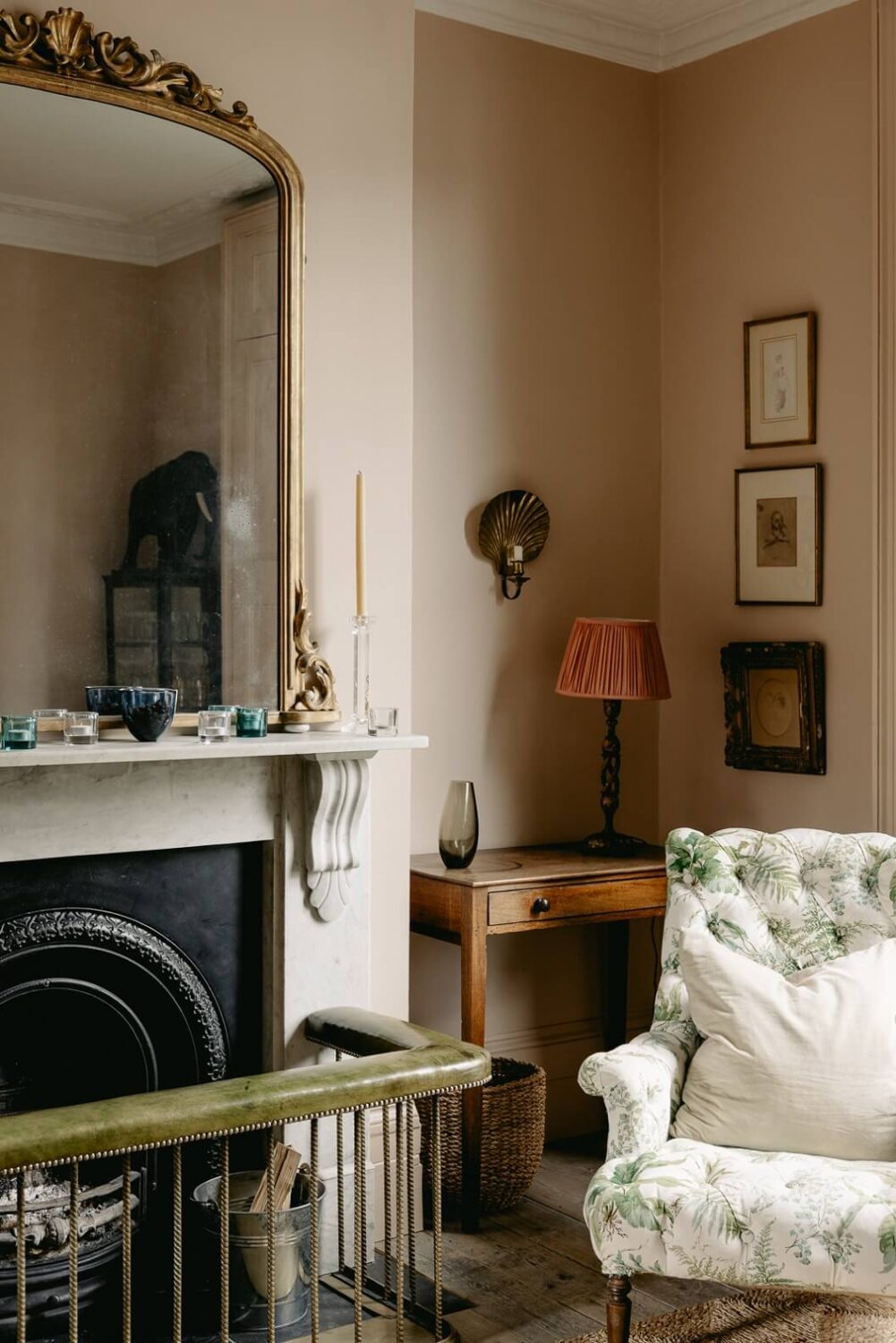 sitting-room-pink-walls-marble-fireplace-victorian-terrace-house-london-nordroom