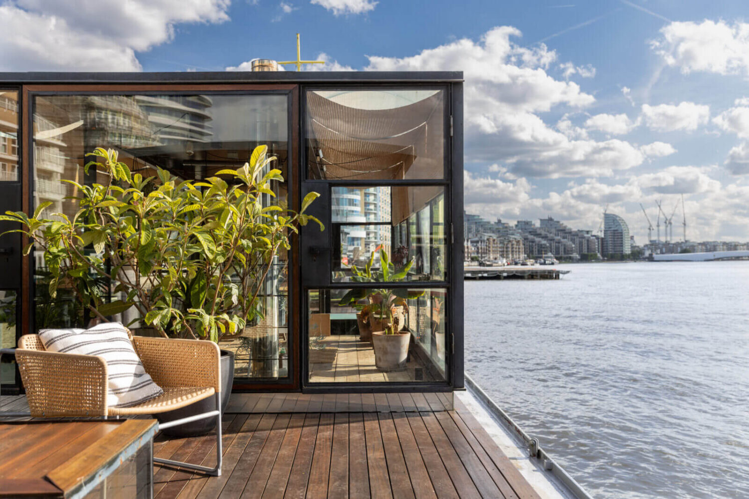 steel-glass-extension-deck-houseboat-london-nordroom