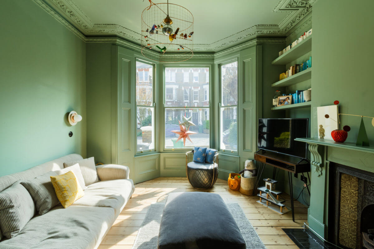 bay-window-wooden-floor-green-sitting-room-victorian-house-london-nordroom
