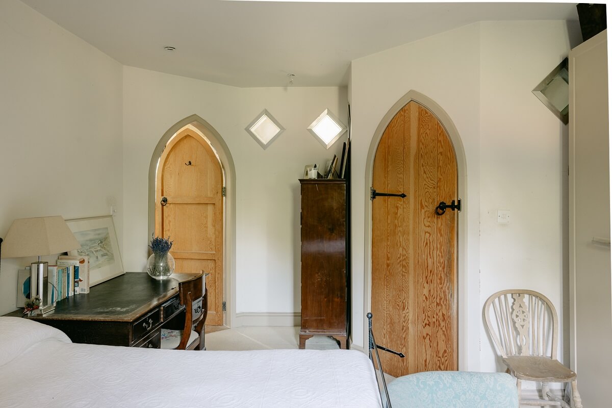 bedroom-original-wooden-church-doors-nordroom