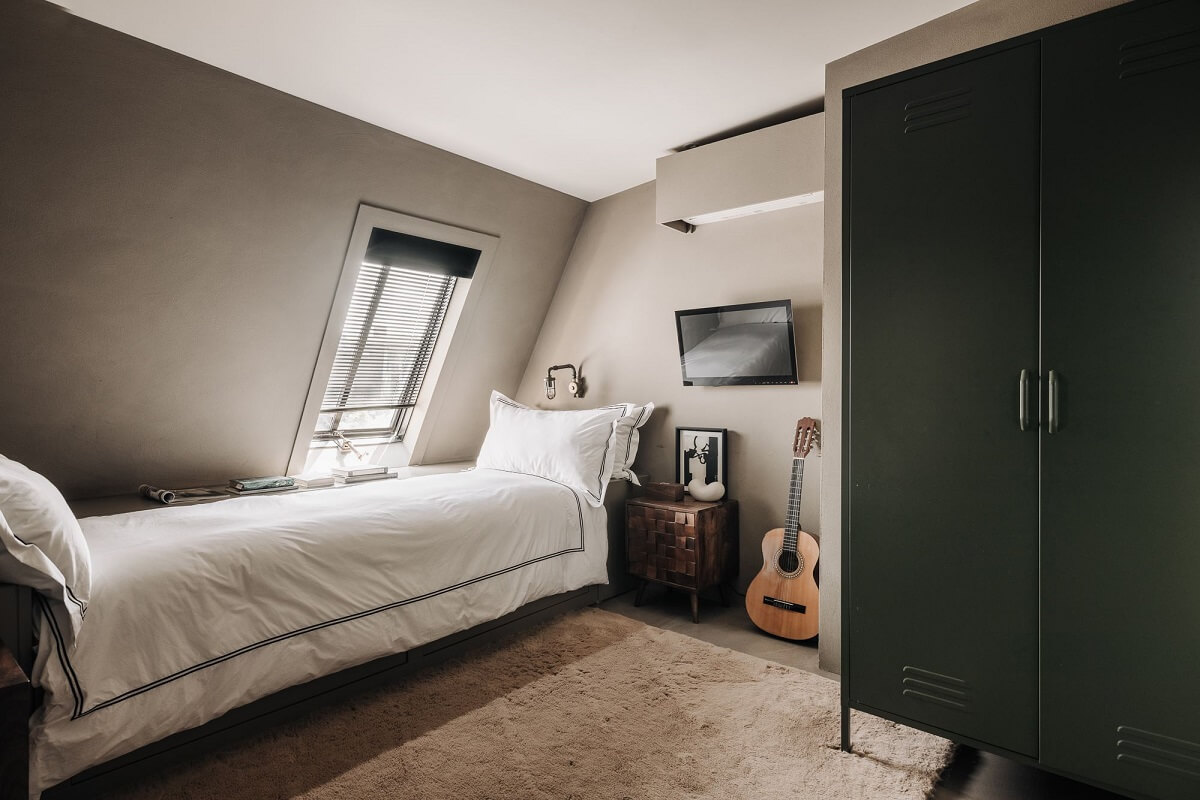 bedroom-sloped-ceiling-green-wardrobe-nordroom