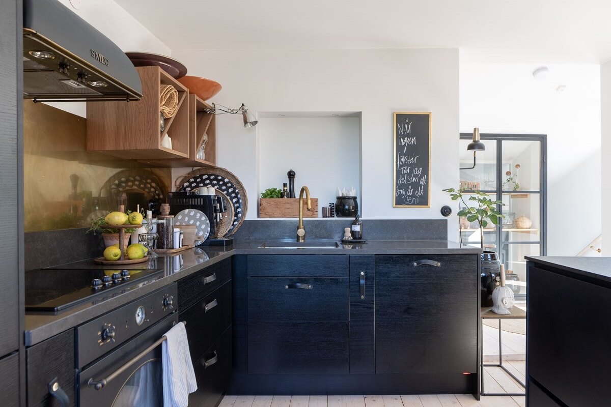 black-scandinavian-kitchen-monochrome-home-nordroom